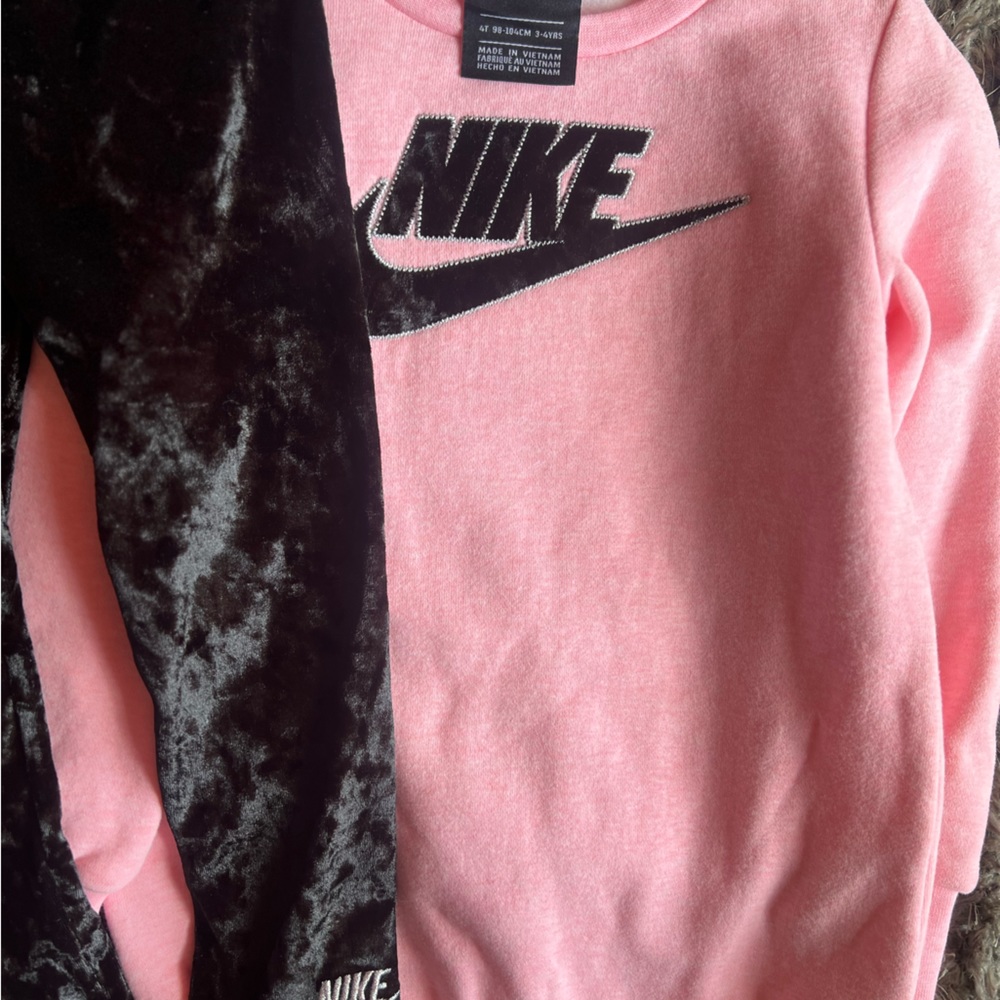 Girls 4T Nike Crushed Velvet 2 Piece Set NWT